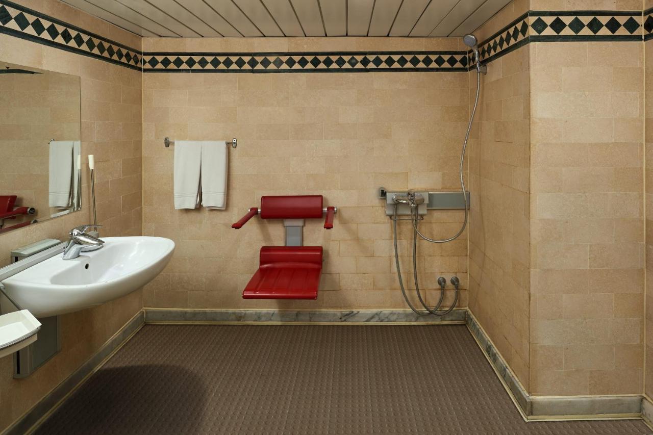 Sheraton Montazah Hotel Αλεξάνδρεια Εξωτερικό φωτογραφία Bathroom with shower chair
