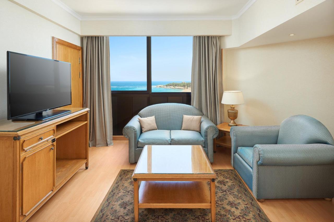 Sheraton Montazah Hotel Αλεξάνδρεια Εξωτερικό φωτογραφία A living room at the Hilton Athens