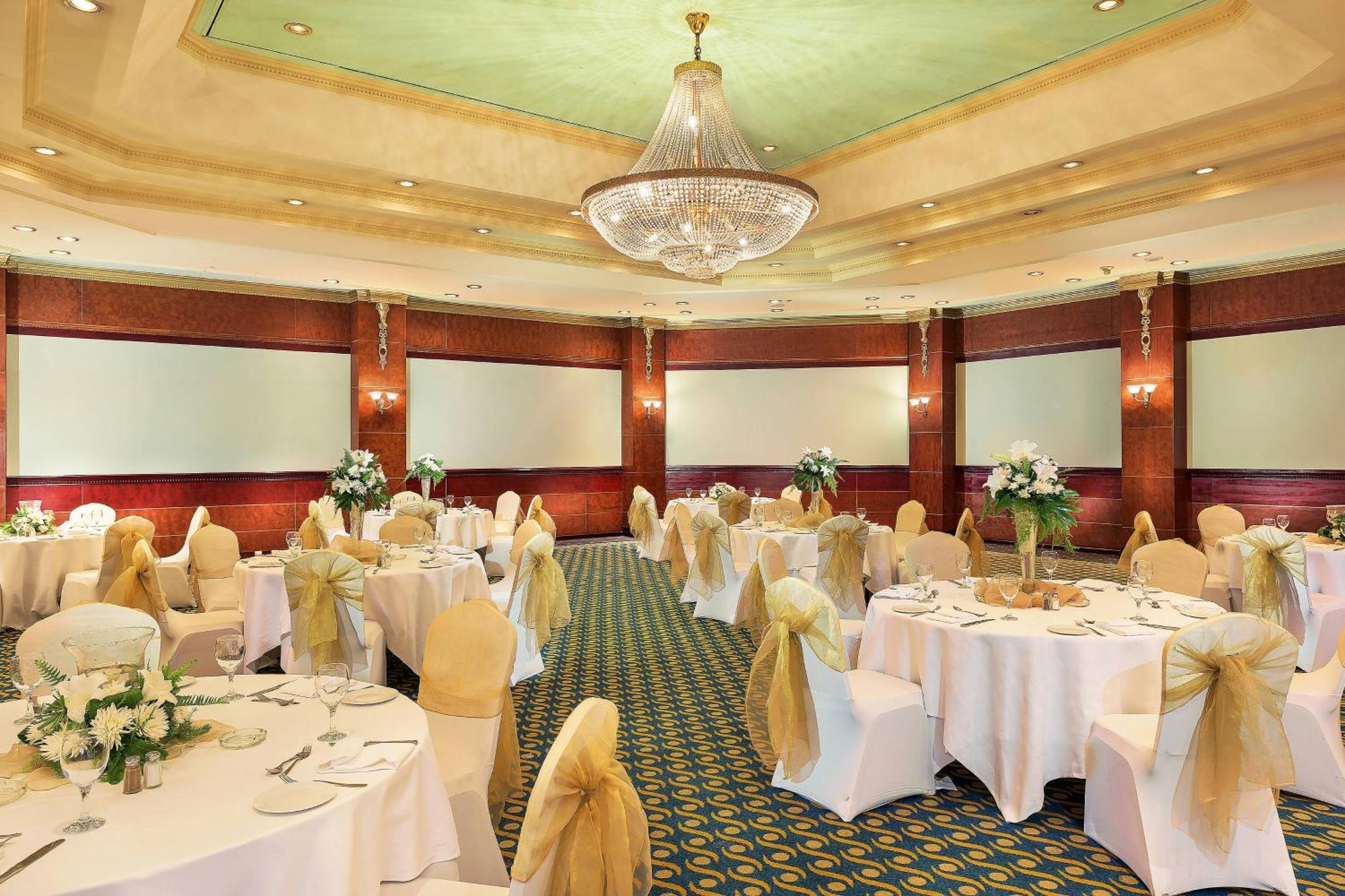 Sheraton Montazah Hotel Αλεξάνδρεια Εξωτερικό φωτογραφία The ballroom at the Crowne Plaza Hotel, Dublin Airport